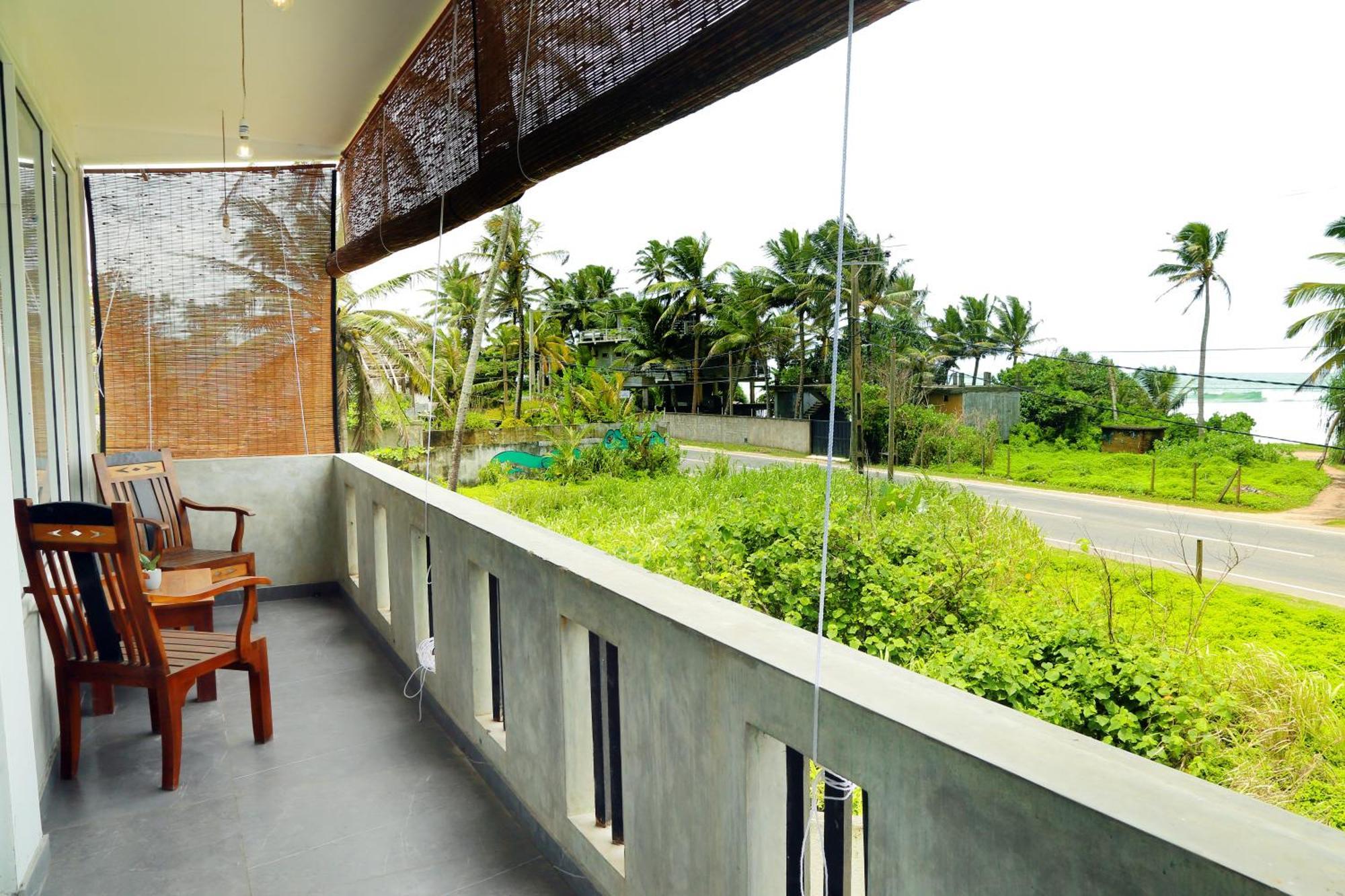 Cocos Hotel Midigama Exterior photo