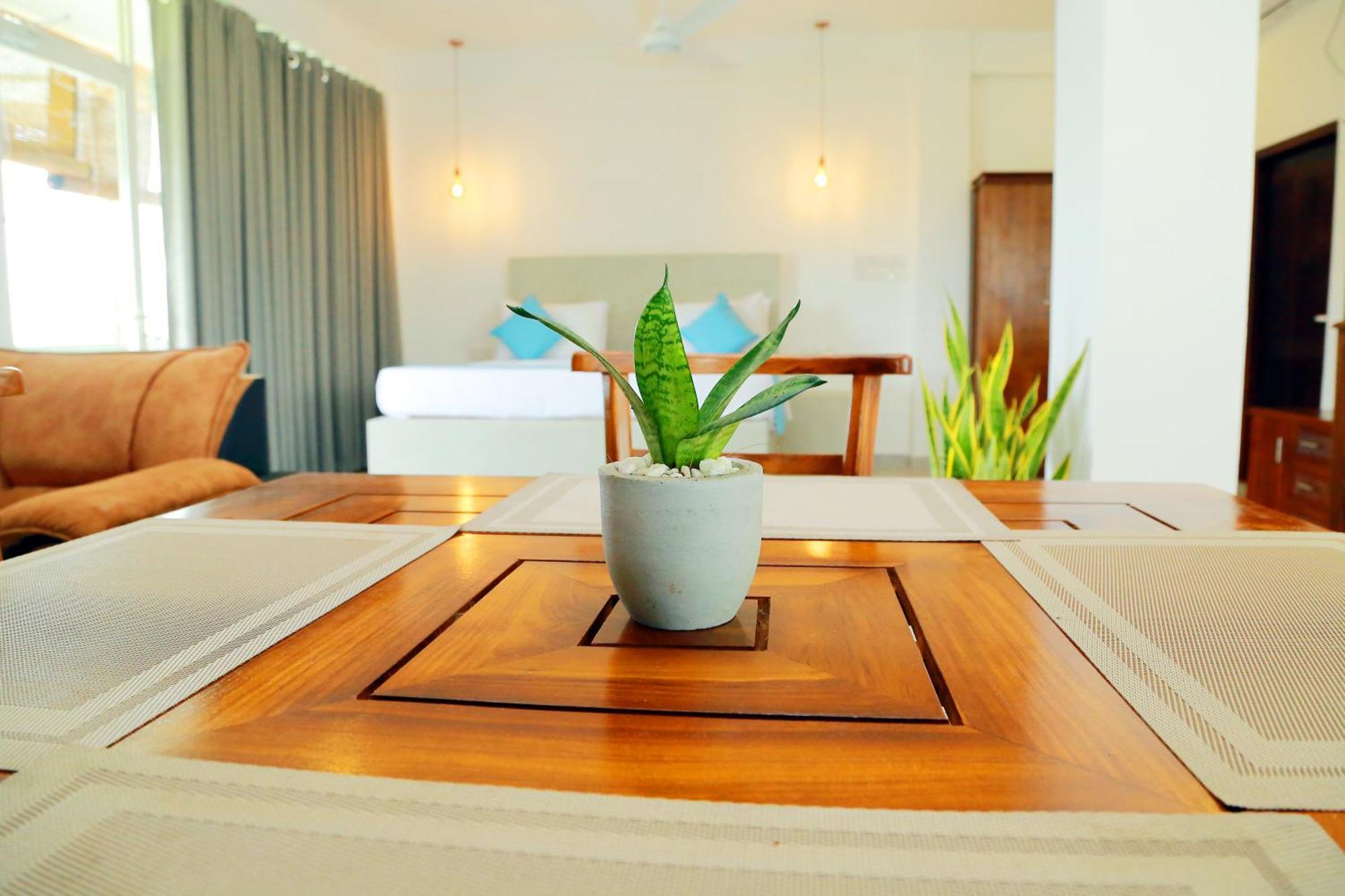 Cocos Hotel Midigama Exterior photo