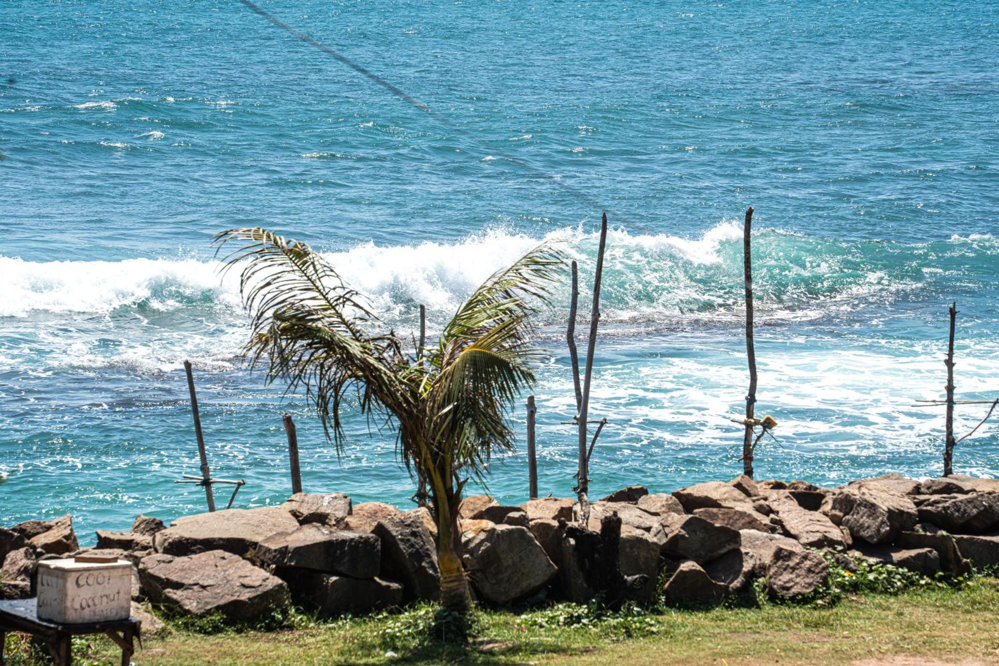 Cocos Hotel Midigama Exterior photo